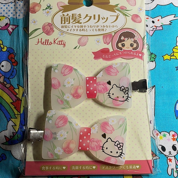 Hello Kitty bows with Hello Kitty face - Picture 1 of 4
